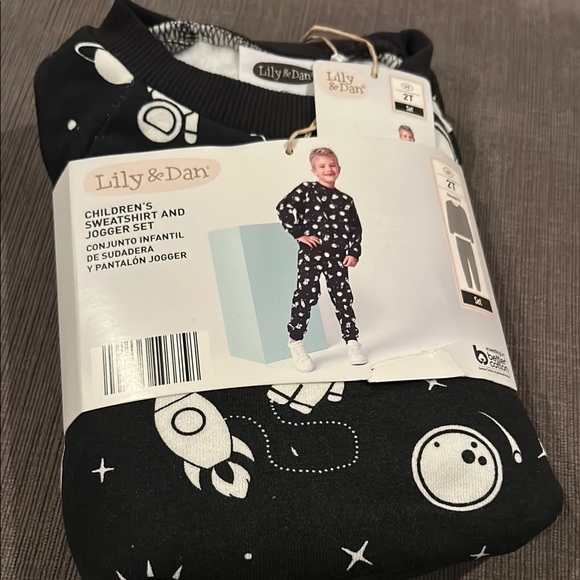 Lily & Dan Other - Lily & Dan Space themed Toddler Boy sweatshirt and Jogger Set 2T NWT